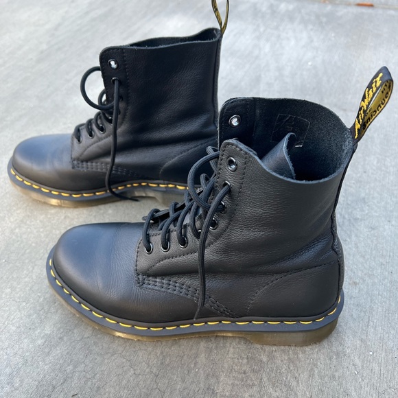 Dr. Martens Black Soft Leather Boots in amazing condition! - Picture 4 of 6